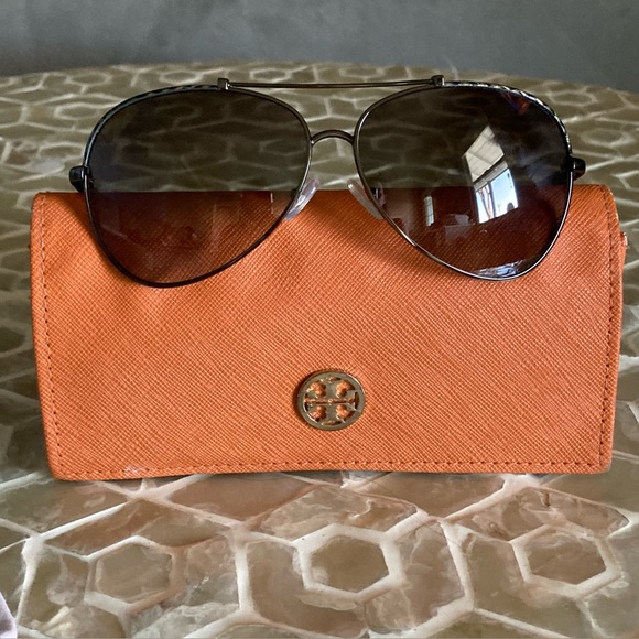 Tory Burch TY6021Q Sunglasses 398/8E- Grey Python Frame/Green Gradient Lenses - Picture 14 of 14